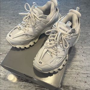 WHITE BALENCIAGA TRACK SZ40 (US MENS 7 OR US WOMENS 8.5:9)